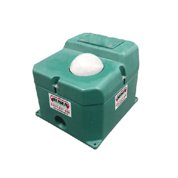 Plastic drinking trough with one antifreeze ball  