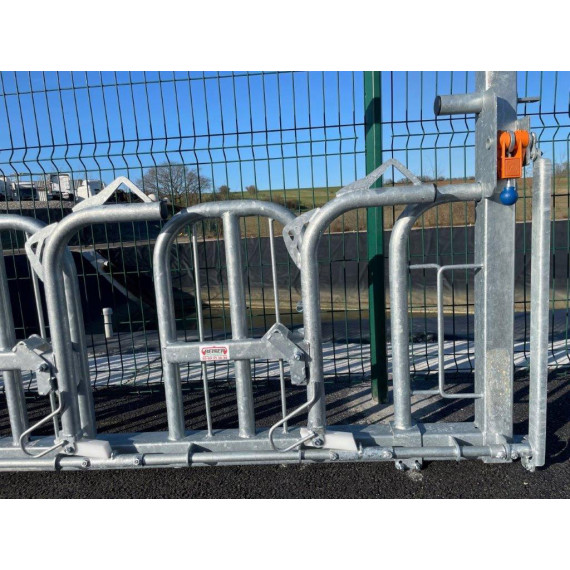 Automatic self-locking Swedish feed front barrier for horned livestock - 4 animals, 3 m  